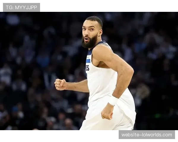 森林狼战胜太阳锁定西部第三,戈贝尔荣获年度最佳防守球员 森林狼战胜太阳锁定西部第三,戈贝尔荣获年度最佳防守球员